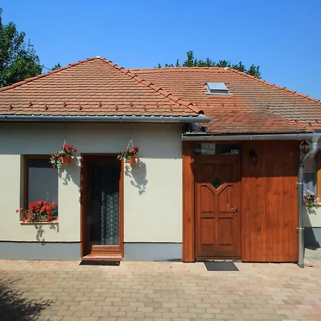 Aquilo Apartamento Tihany
